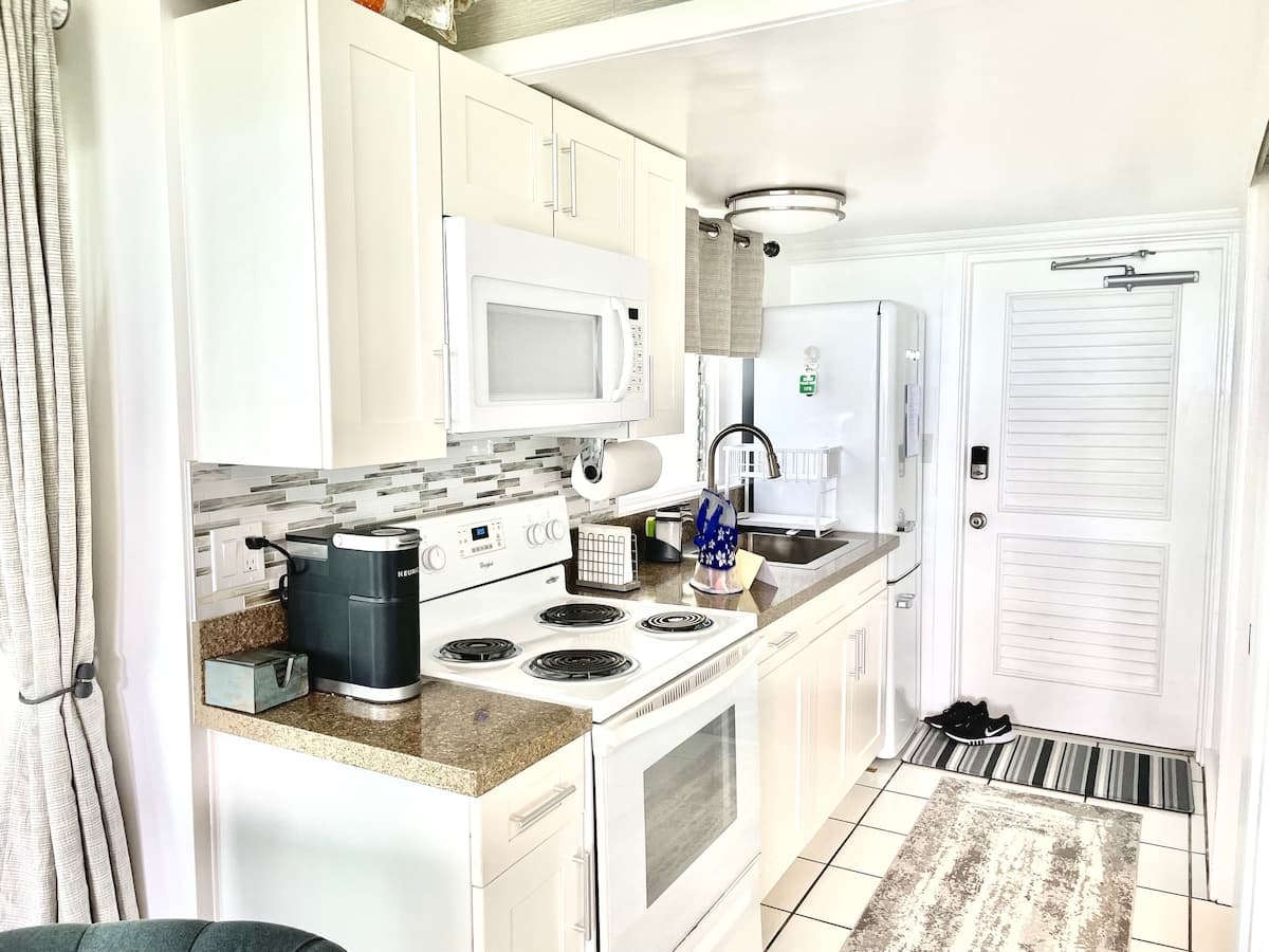 Condo in Hauula · ★4.65 · Studio · 2 beds · 1 private bath - Photo 1