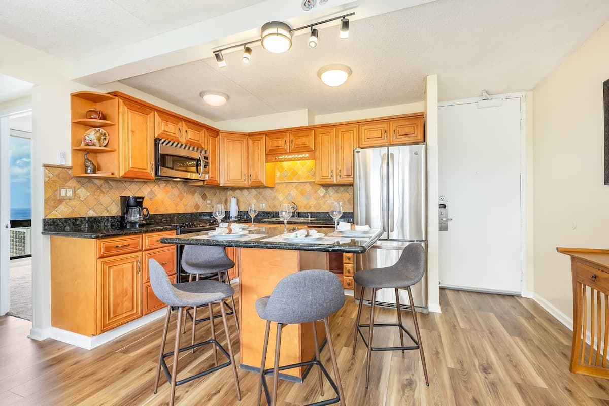 Hotel in Honolulu · ★4.59 · 2 bedrooms · 3 beds · 1 private bath - Photo 4