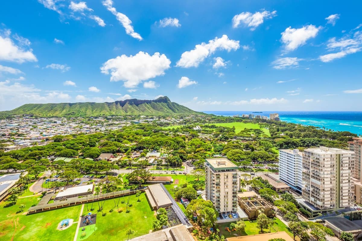 Hotel in Honolulu · ★4.59 · 2 bedrooms · 3 beds · 1 private bath - Photo 1