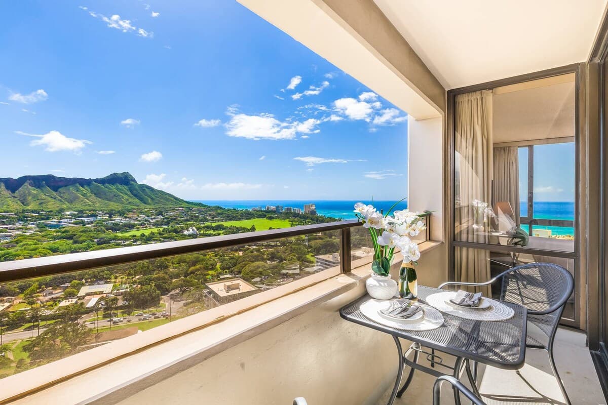 Hotel in Honolulu · ★4.59 · 2 bedrooms · 3 beds · 1 private bath - Photo 2