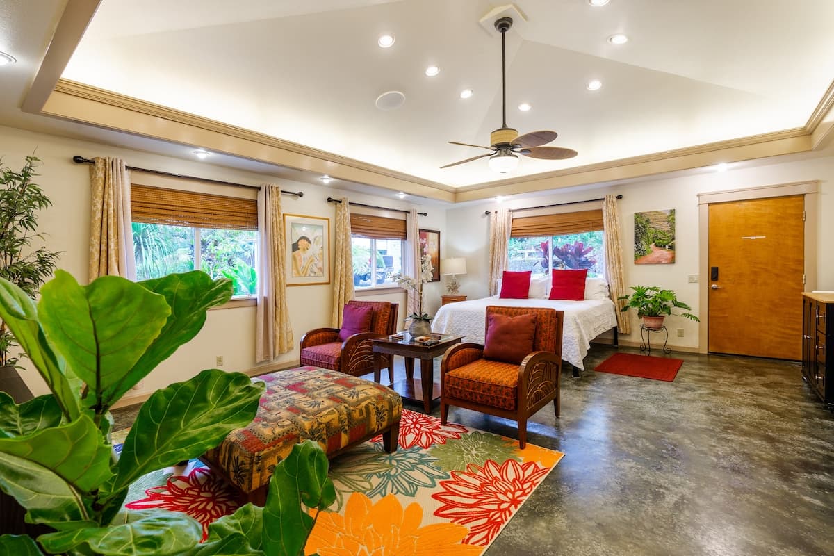 Home in Kailua-Kona · ★4.83 · 5 bedrooms · 2 beds · 2.5 private baths - Photo 3