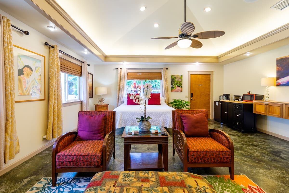 Home in Kailua-Kona · ★4.83 · 5 bedrooms · 2 beds · 2.5 private baths - Photo 4