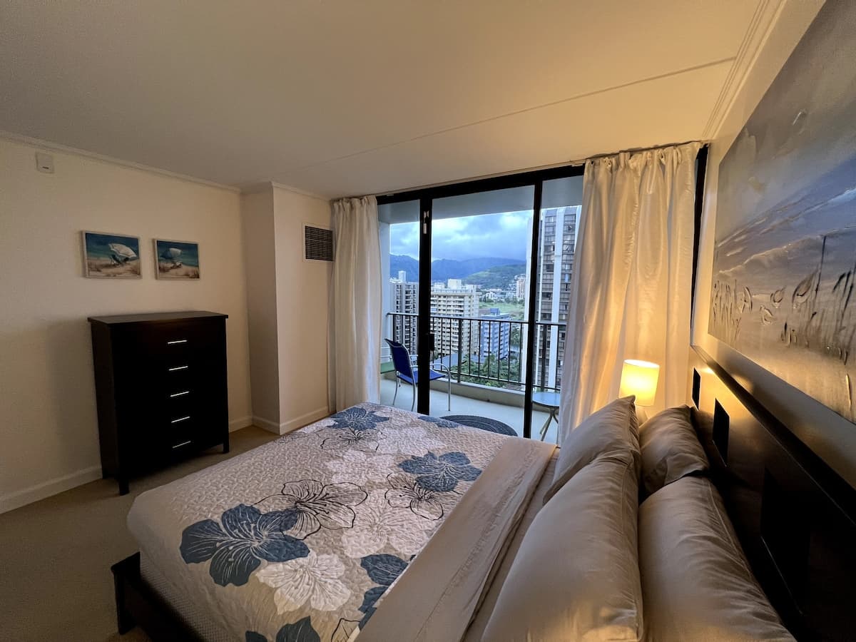 Quiet and comfy 1bd with pool & free parking - Photo 5