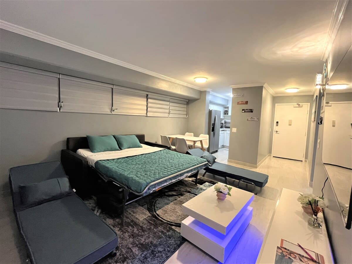 Condo in Honolulu · ★4.94 · 2 bedrooms · 6 beds · 2 private baths - Photo 5