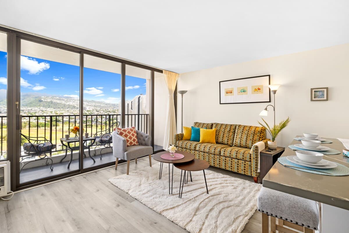 Condo in Honolulu · ★4.82 · 1 bedroom · 2 beds · 1 private bath - Photo 5
