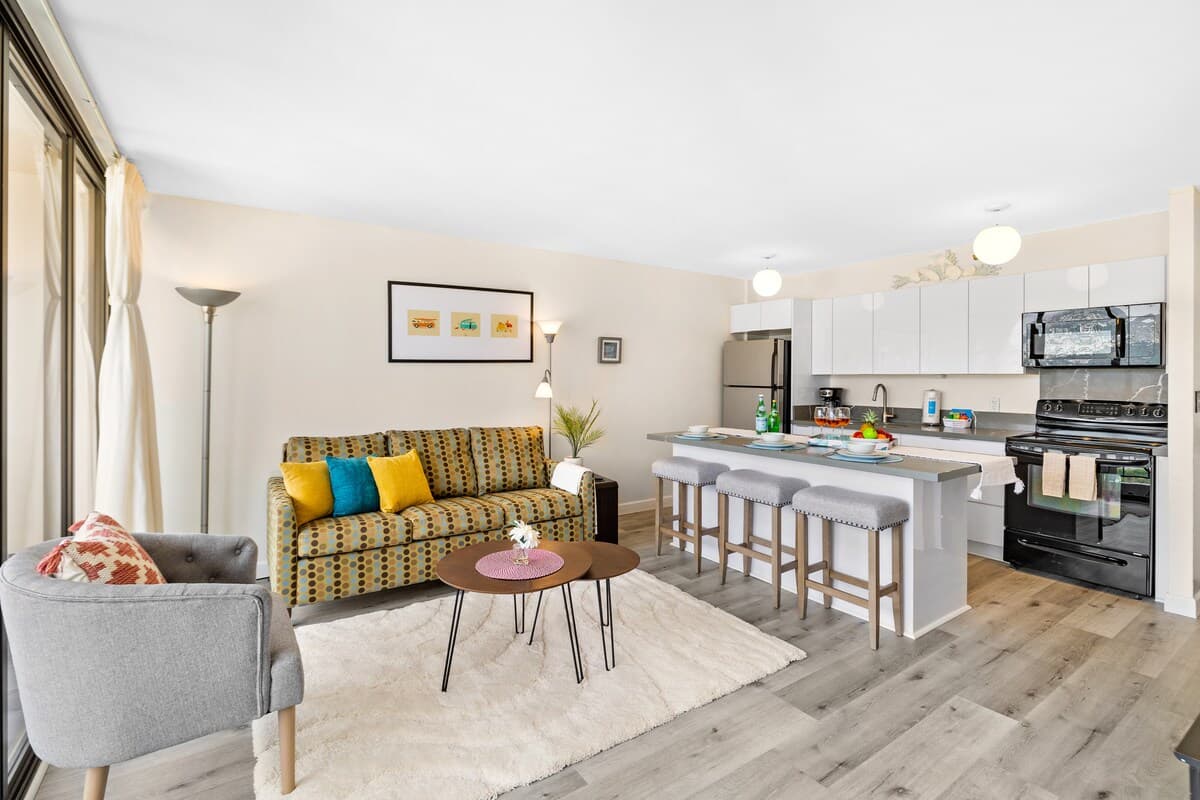Condo in Honolulu · ★4.82 · 1 bedroom · 2 beds · 1 private bath - Photo 1