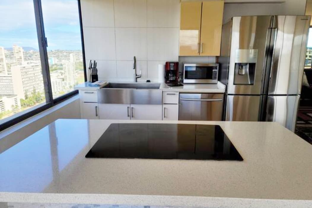 Penthouse Waikiki Panorama Ocean/Mountain Views - Photo 1