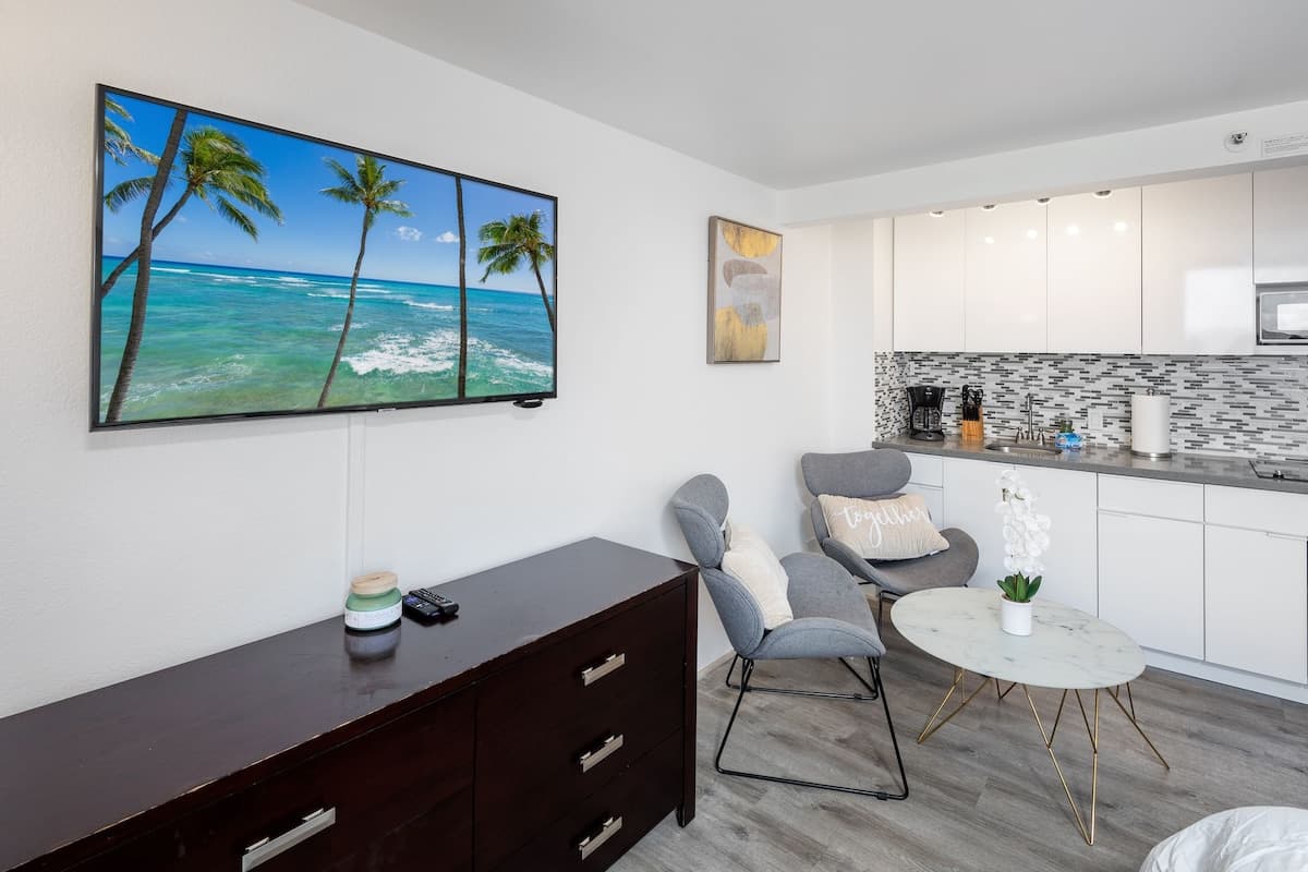 High Floor Ocean and Diamond Head View Waikiki - Photo 5