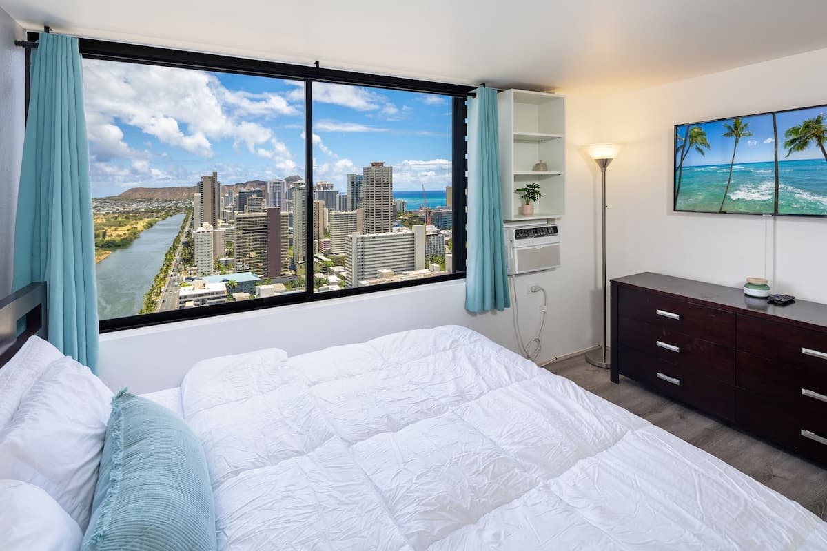 High Floor Ocean and Diamond Head View Waikiki - Photo 1