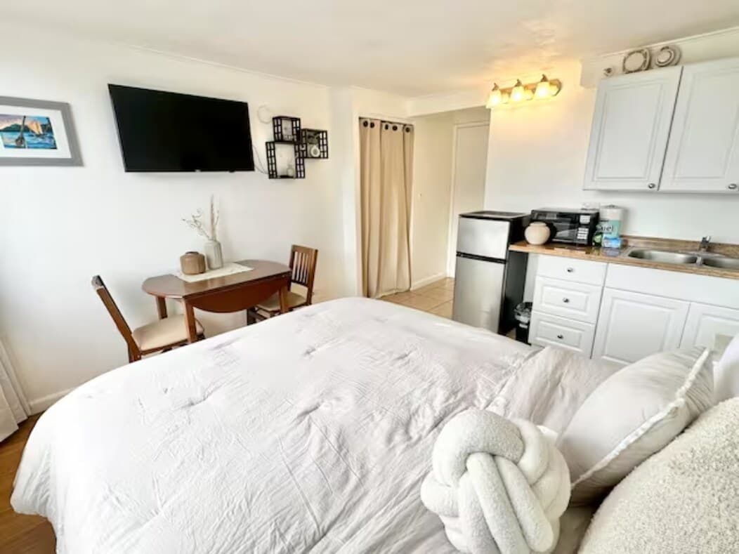 Condo in Honolulu · ★4.77 · 1 bedroom · 1 bed · 1 shared bath - Photo 5