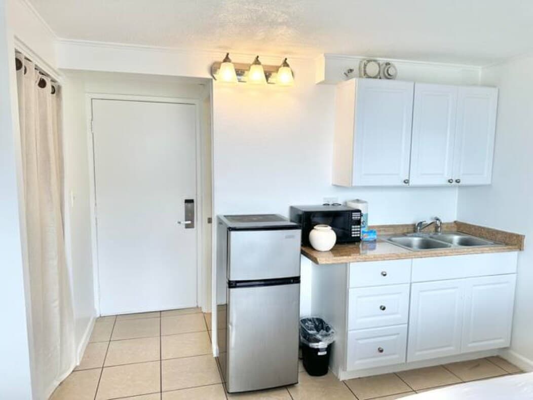 Condo in Honolulu · ★4.77 · 1 bedroom · 1 bed · 1 shared bath - Photo 4