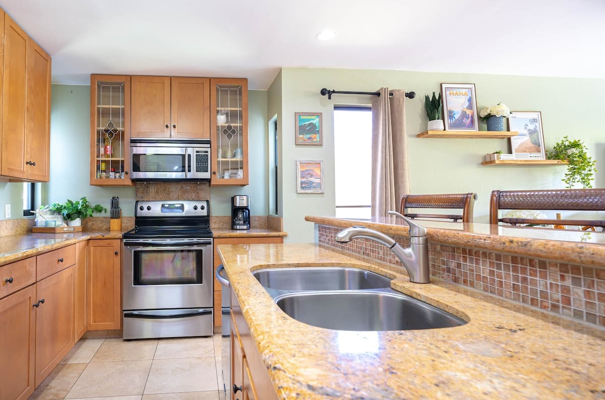 Condo in Kihei · ★4.87 · 1 bedroom · 2 beds · 1 shared bath - Photo 3