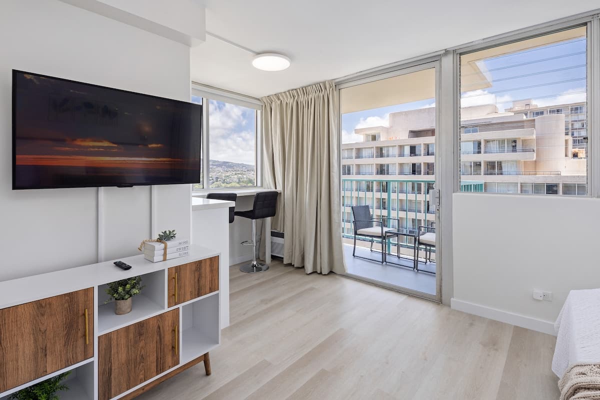 Rare Corner Modern Studio at Heart of Waikiki 11F - Photo 3