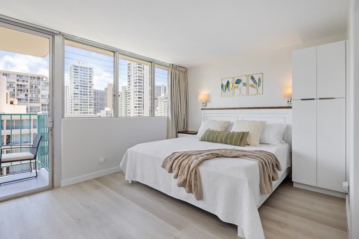 Rare Corner Modern Studio at Heart of Waikiki 11F - Photo 5
