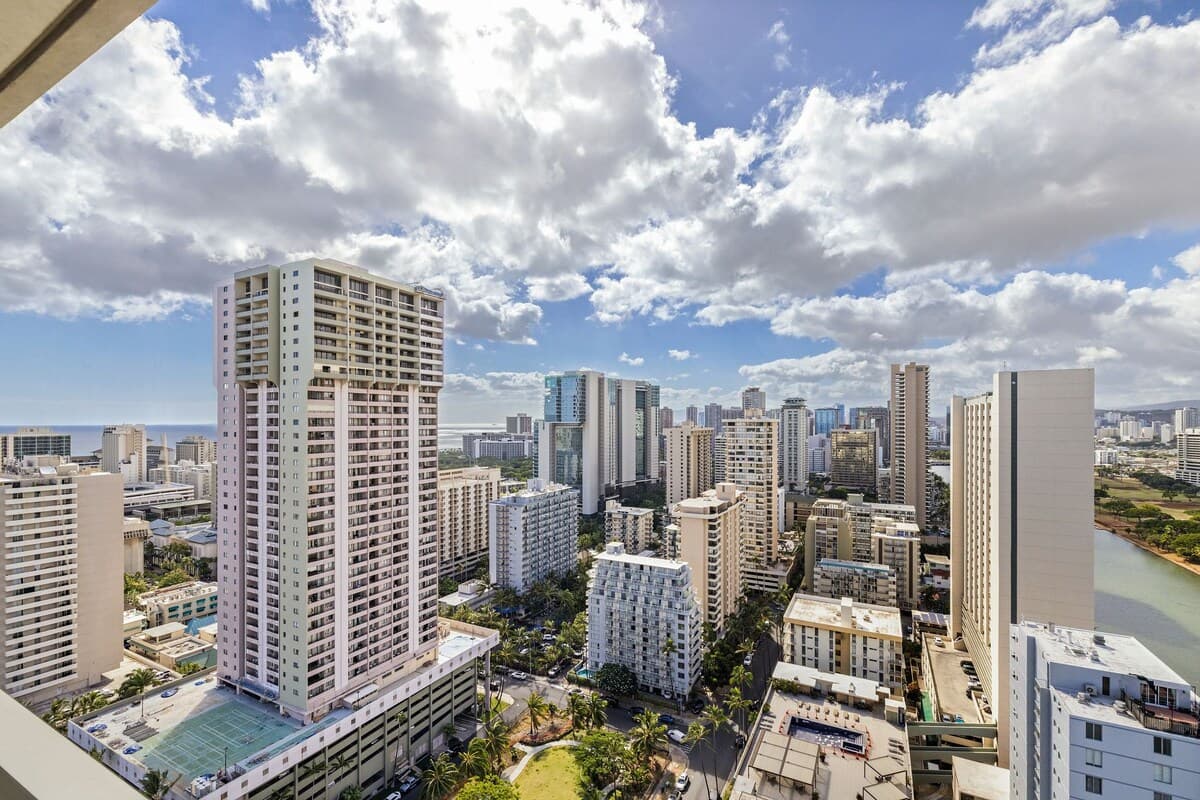32FL Central Waikiki Queen Condo &Ala Wai view - Photo 3