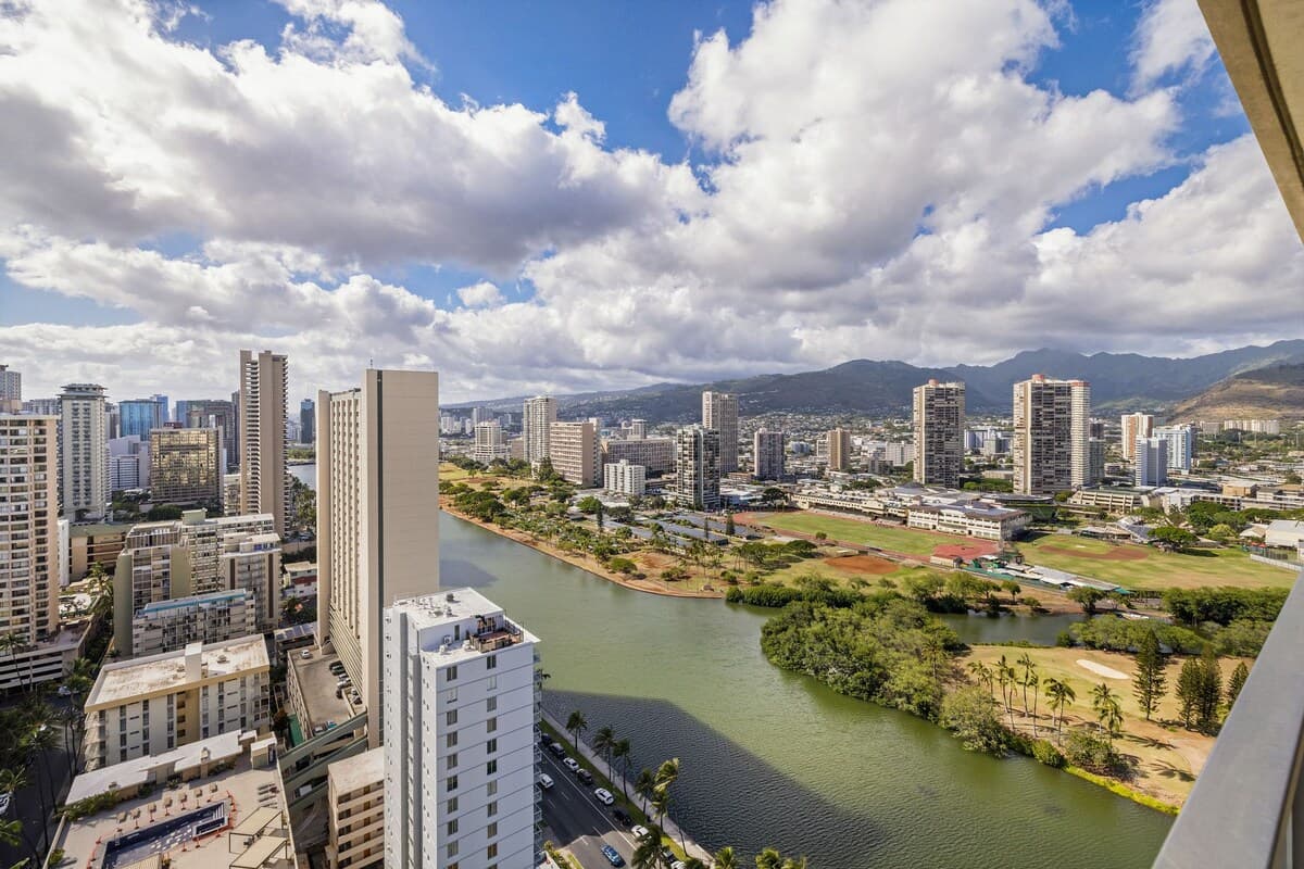32FL Central Waikiki Queen Condo &Ala Wai view - Photo 4