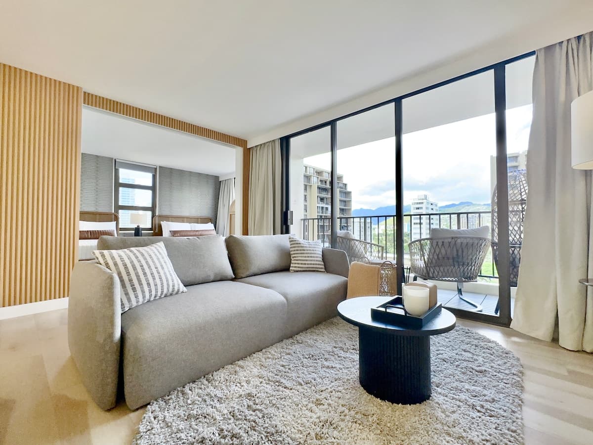 Upscale Modern Waikiki Banyan 1BR Condo w/Parking! - Photo 5