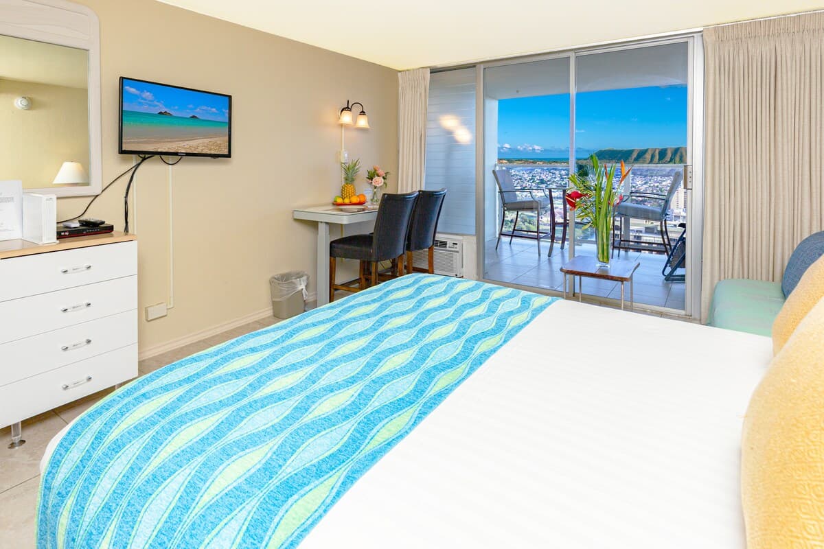 Condo in Honolulu · ★4.75 · Studio · 1 bed · 1 private bath - Photo 1