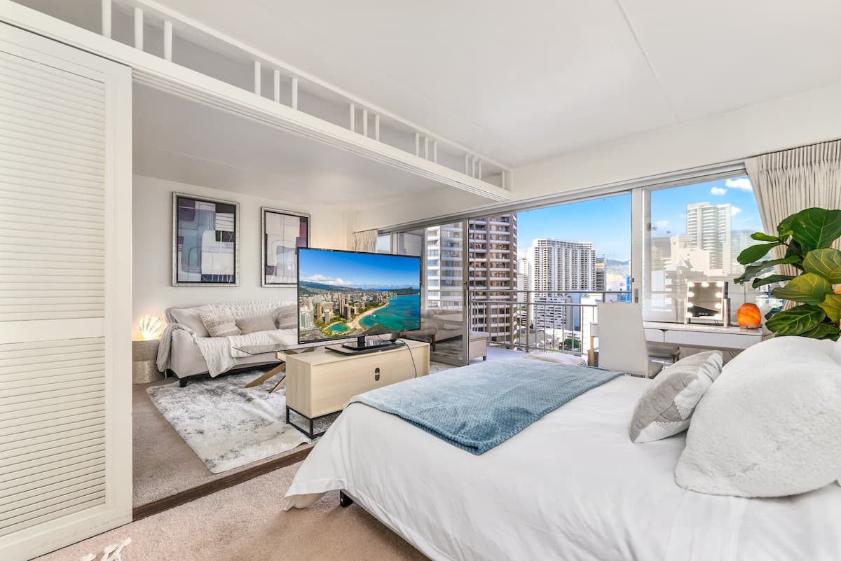 Condo in Honolulu · ★4.99 · 1 bedroom · 2 beds · 1 private bath - Photo 1