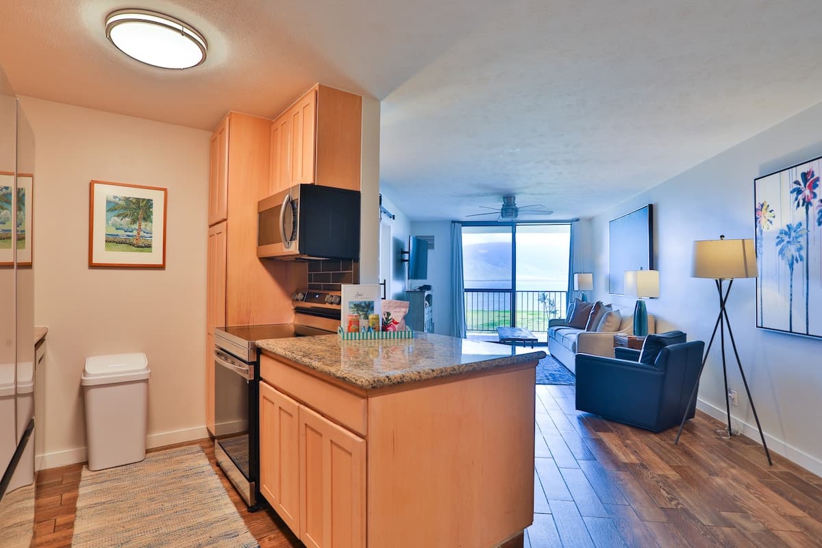 Condo in Kihei · ★4.94 · 1 bedroom · 2 beds · 1 shared bath - Photo 2
