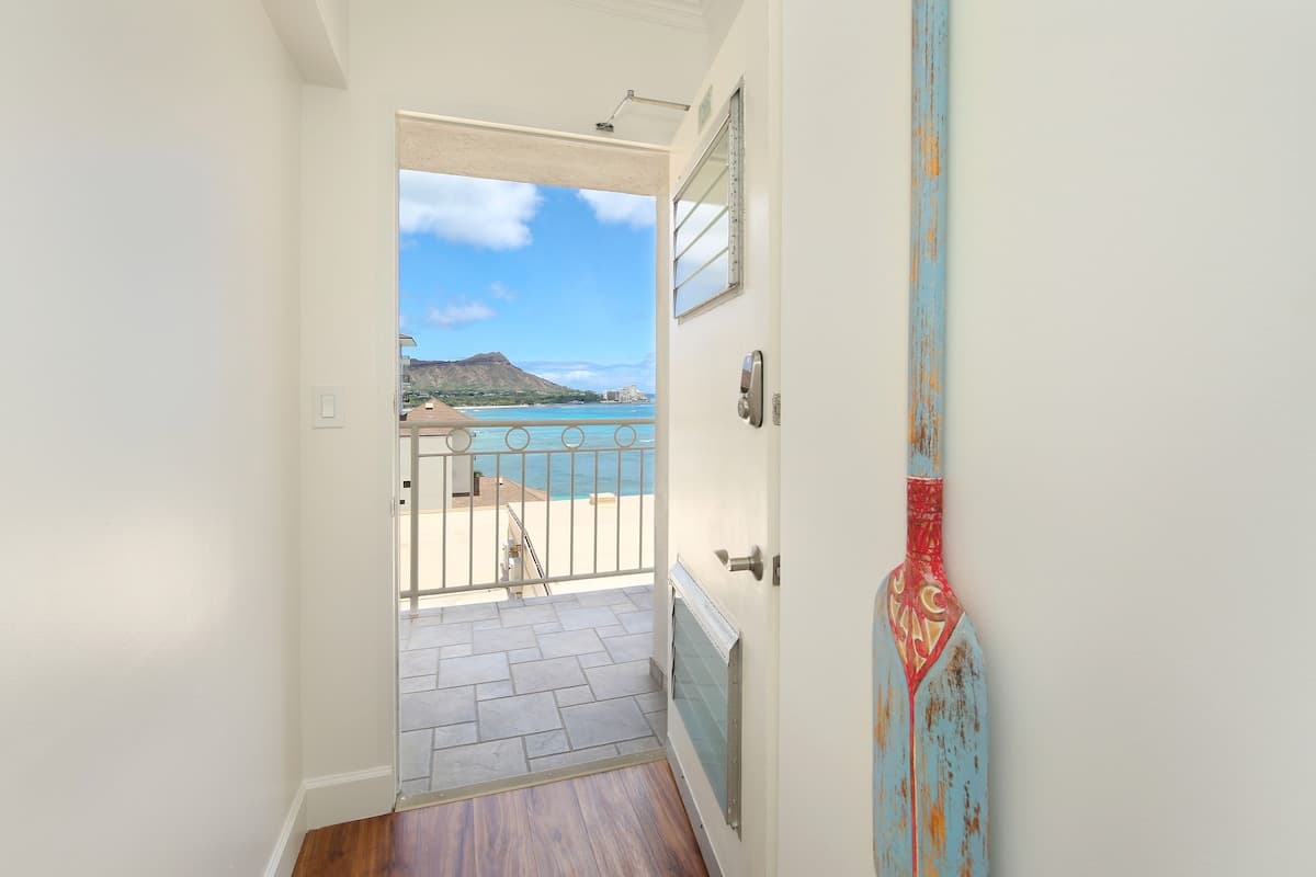 Condo in Honolulu · ★5.0 · Studio · 1 bed · 1 private bath - Photo 5