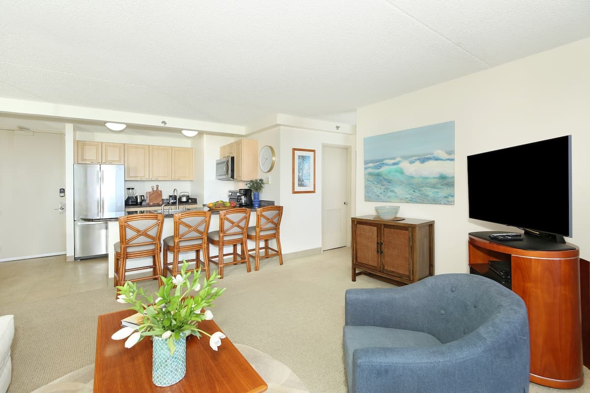 Condo in Honolulu · ★4.72 · 1 bedroom · 2 beds · 1 private bath - Photo 4