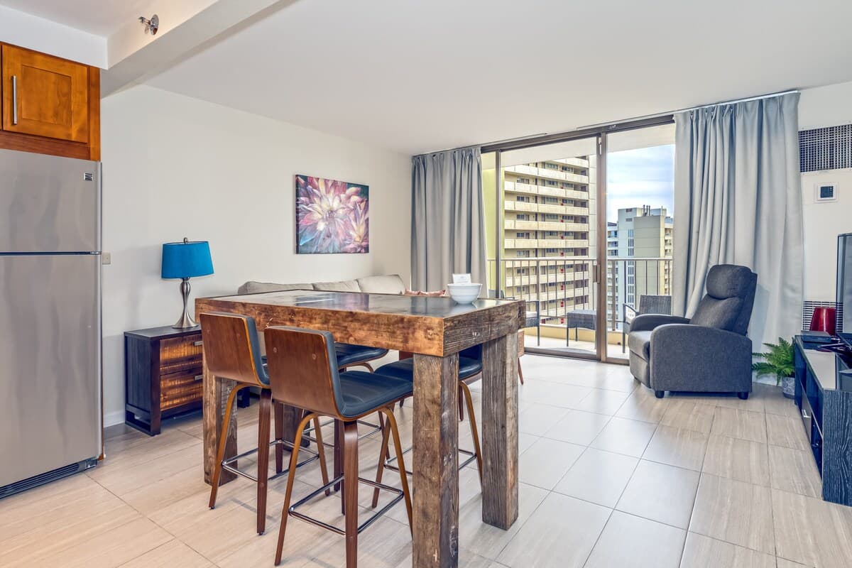 Partial OceanView Waikiki Condo Pool +Free Parking - Photo 2