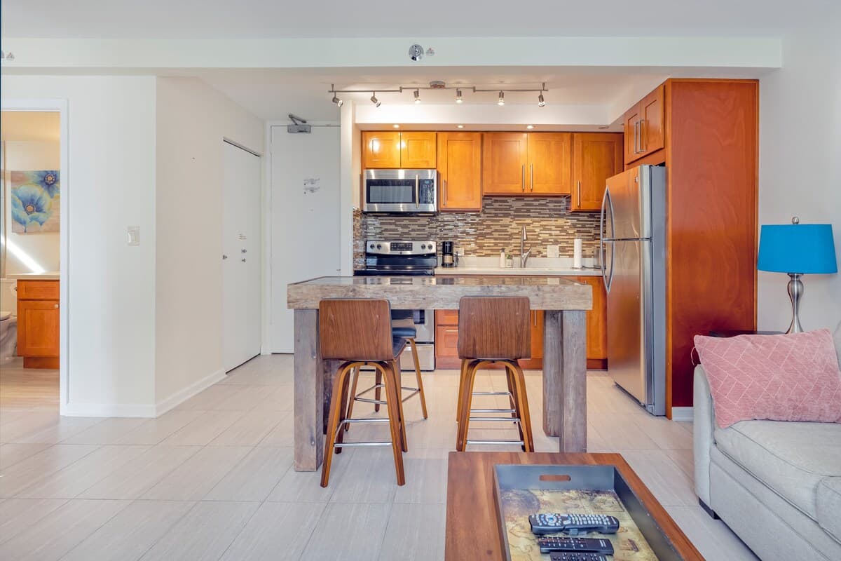 Partial OceanView Waikiki Condo Pool +Free Parking - Photo 4