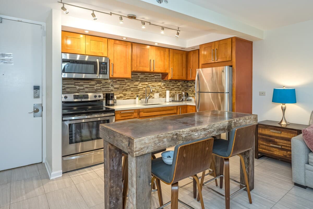 Partial OceanView Waikiki Condo Pool +Free Parking - Photo 3
