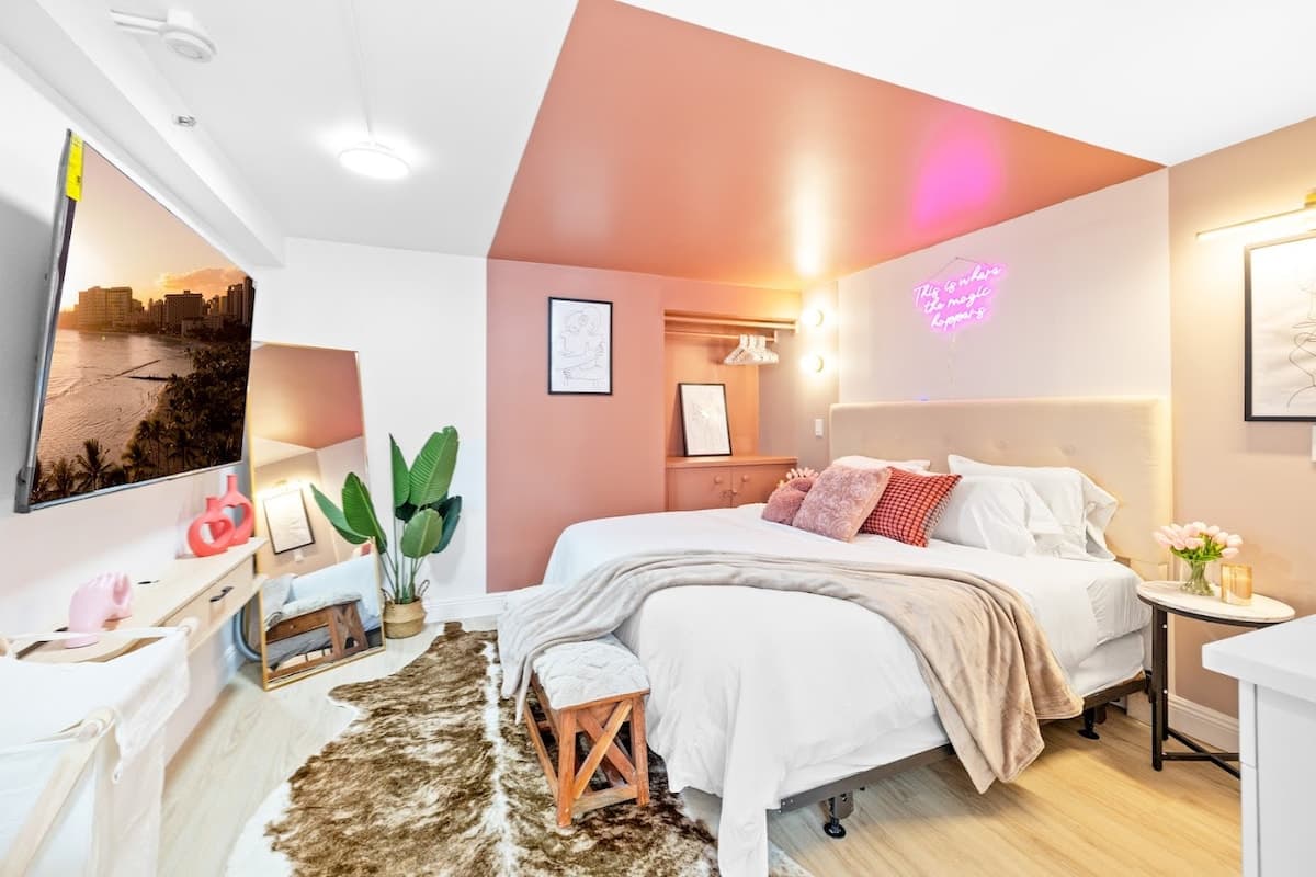 *Chic & Cozy studio steps from Waikiki Beach - Photo 1