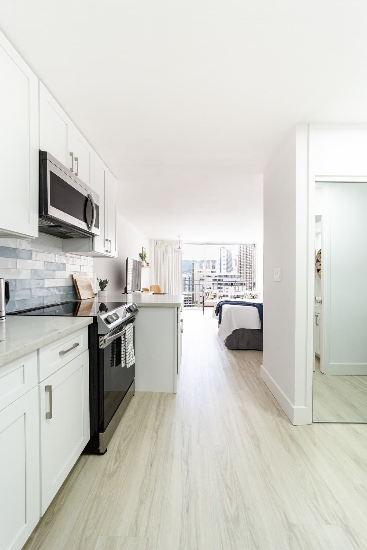 Condo in Honolulu · ★4.85 · Studio · 1 bed · 1 private bath - Photo 5