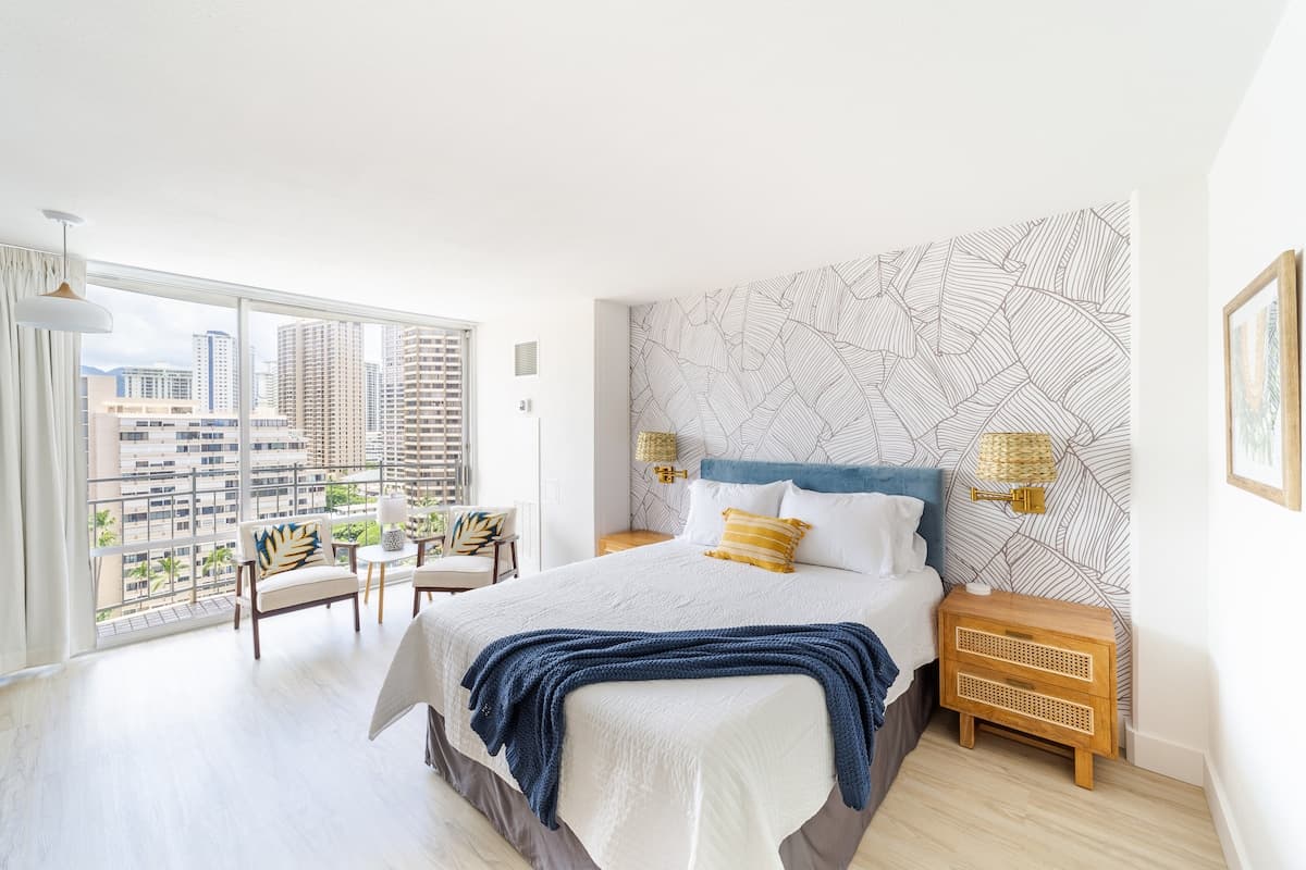 Condo in Honolulu · ★4.85 · Studio · 1 bed · 1 private bath - Photo 1