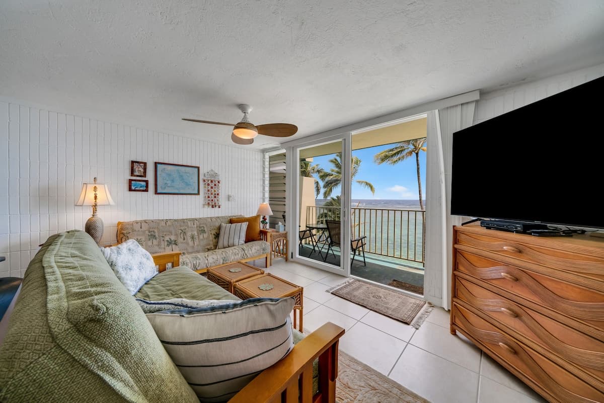 Condo in Hauula · ★4.88 · 1 bedroom · 3 beds · 1 private bath - Photo 1