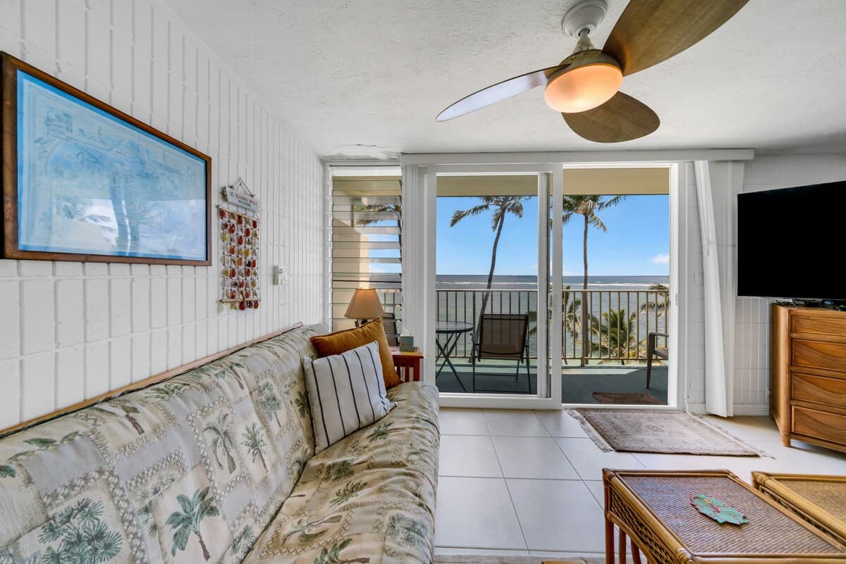 Condo in Hauula · ★4.88 · 1 bedroom · 3 beds · 1 private bath - Photo 4