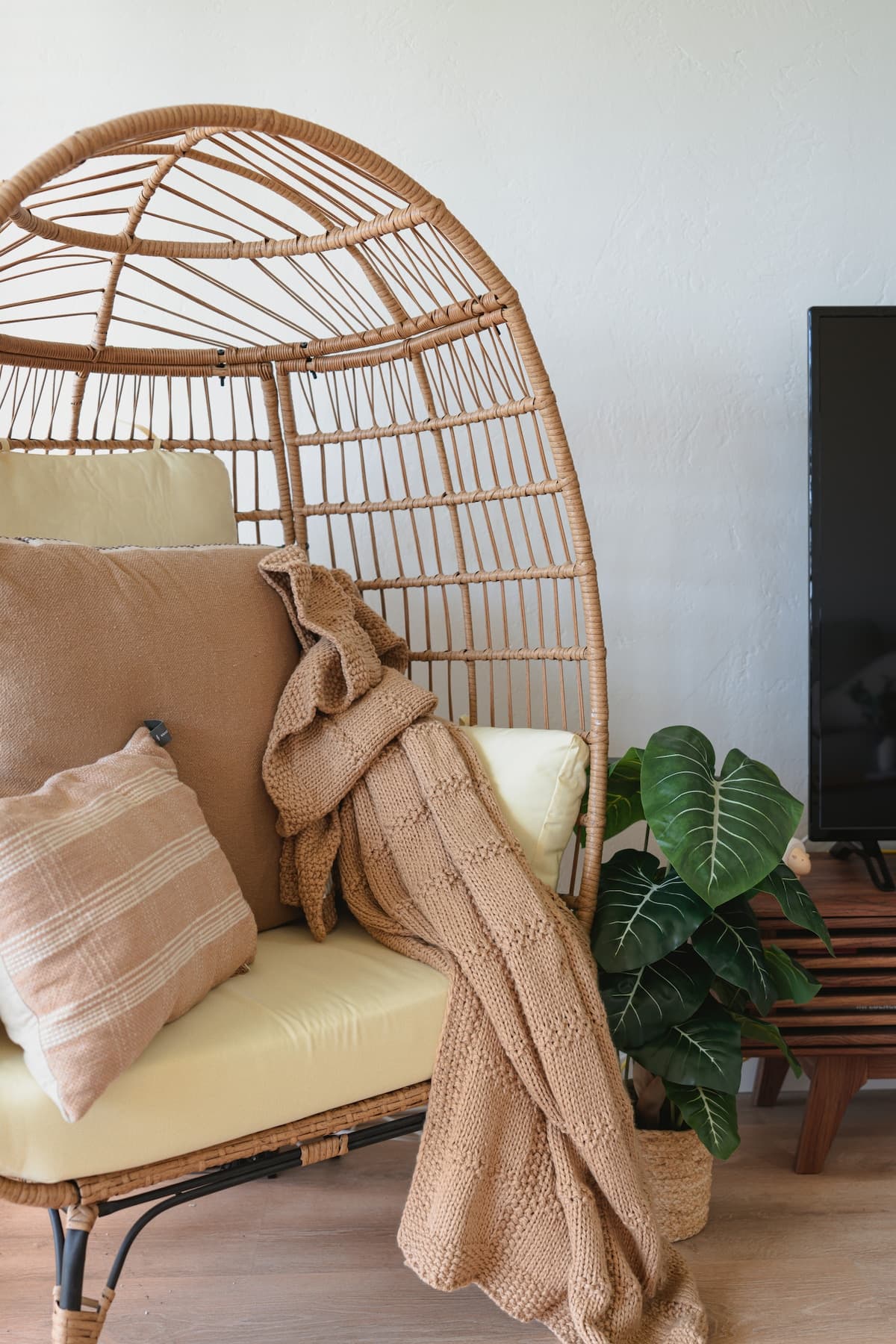 Condo in Wailuku · ★4.92 · 1 bedroom · 2 beds · 1 bath - Photo 5