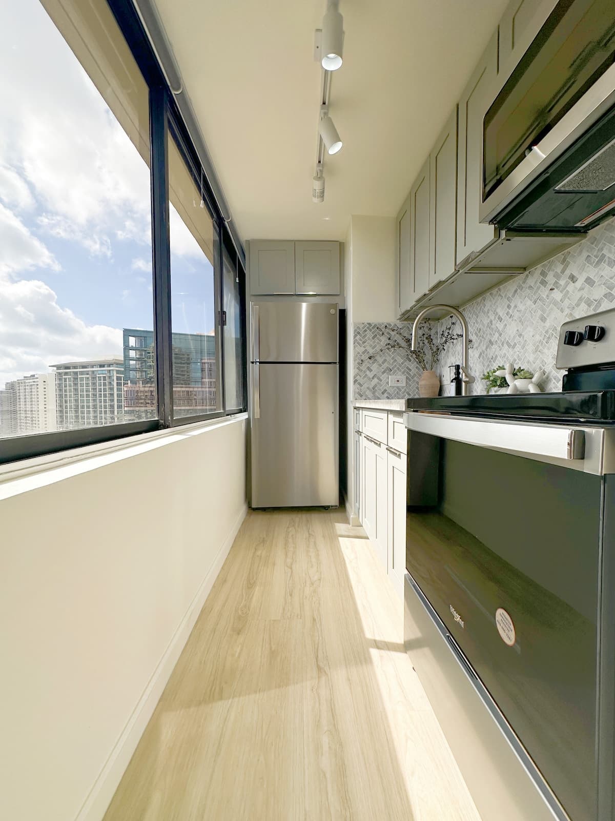 Panoramic Ocean Views: 33F Rare Corner A + B Units - Photo 5