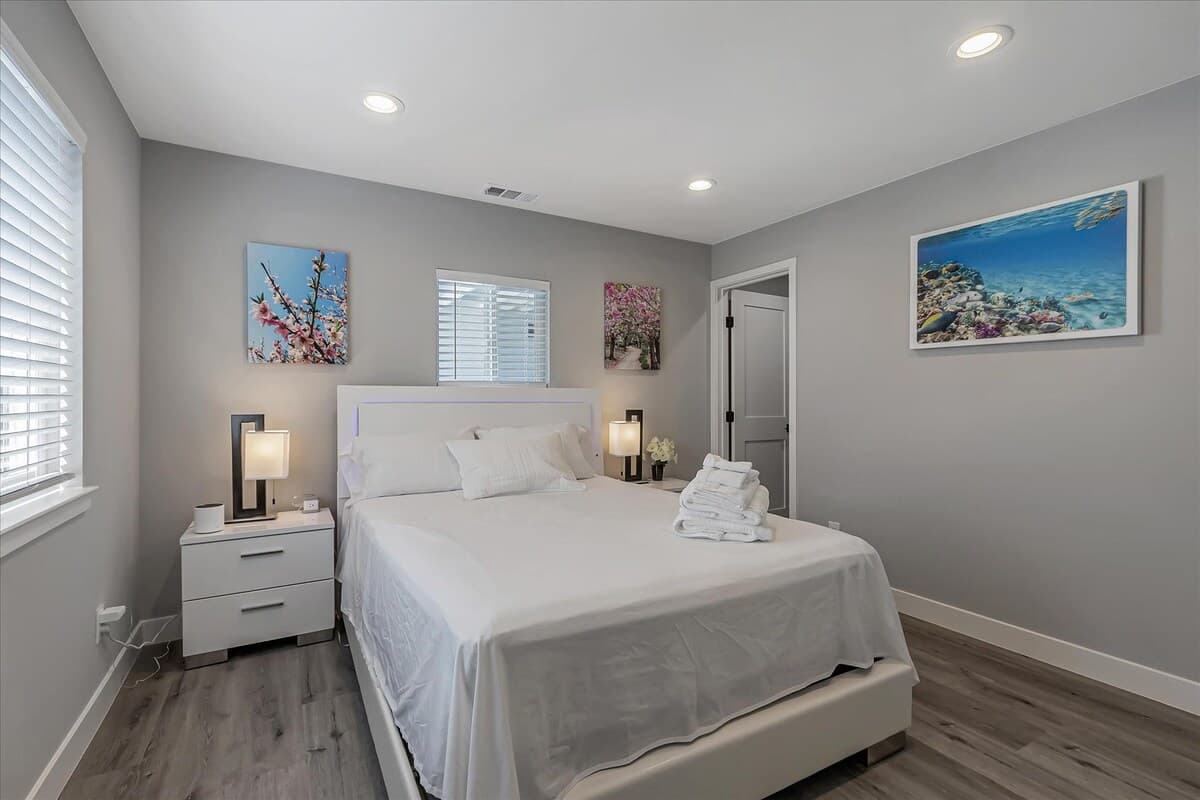 2 Separate Units, Newly Remodeled 2023 - Photo 2