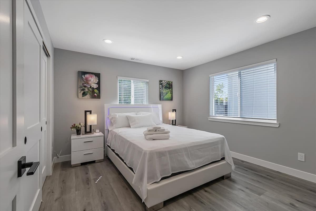 2 Separate Units, Newly Remodeled 2023 - Photo 4
