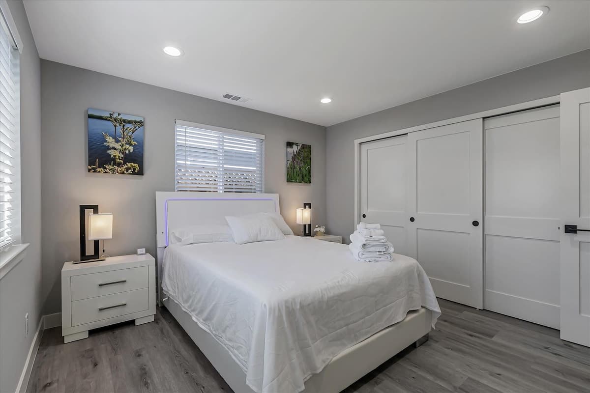 2 Separate Units, Newly Remodeled 2023 - Photo 1