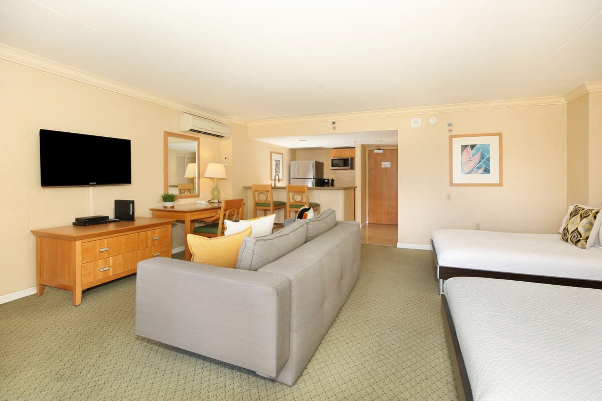 Condo in Honolulu · ★4.55 · 1 bedroom · 3 beds · 1 private bath - Photo 2