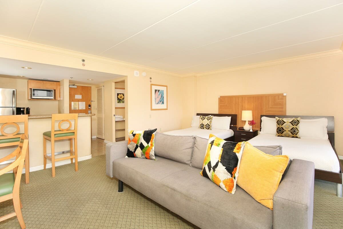 Condo in Honolulu · ★4.55 · 1 bedroom · 3 beds · 1 private bath - Photo 5