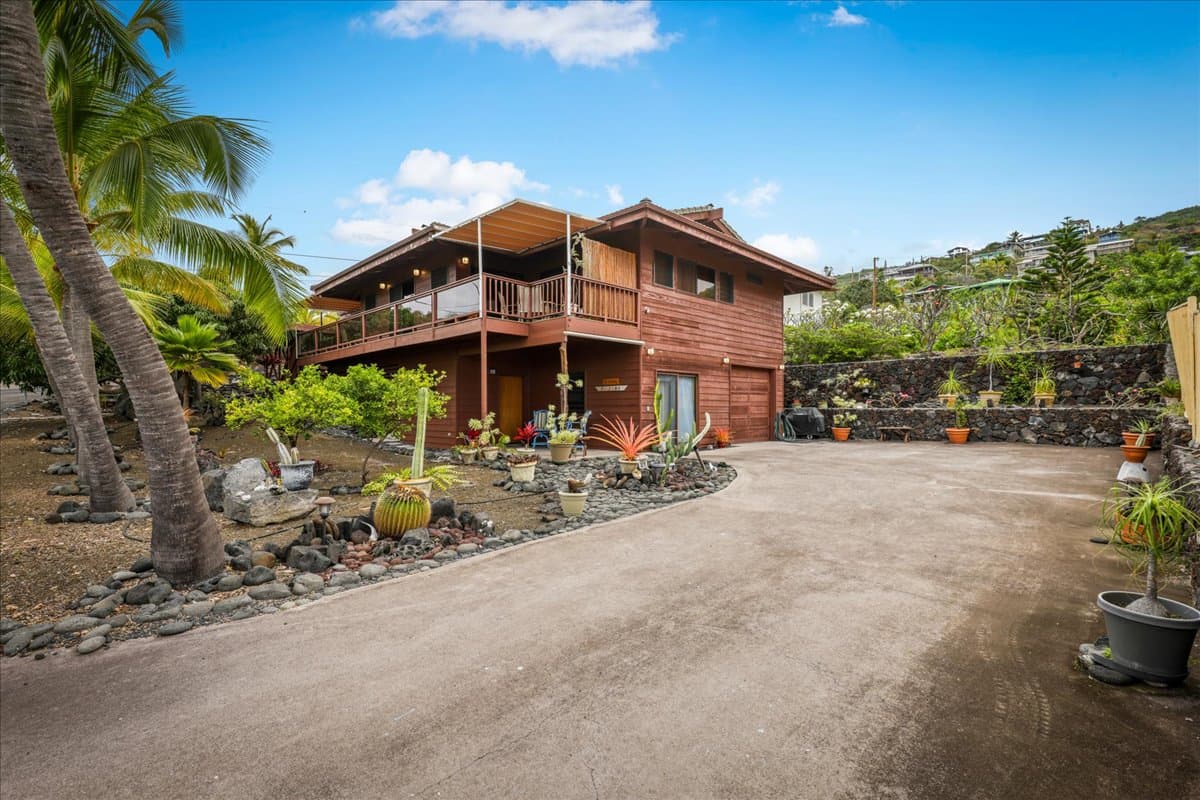 Home in Captain Cook · ★4.89 · 2 bedrooms · 2 beds · 2 baths - Photo 1