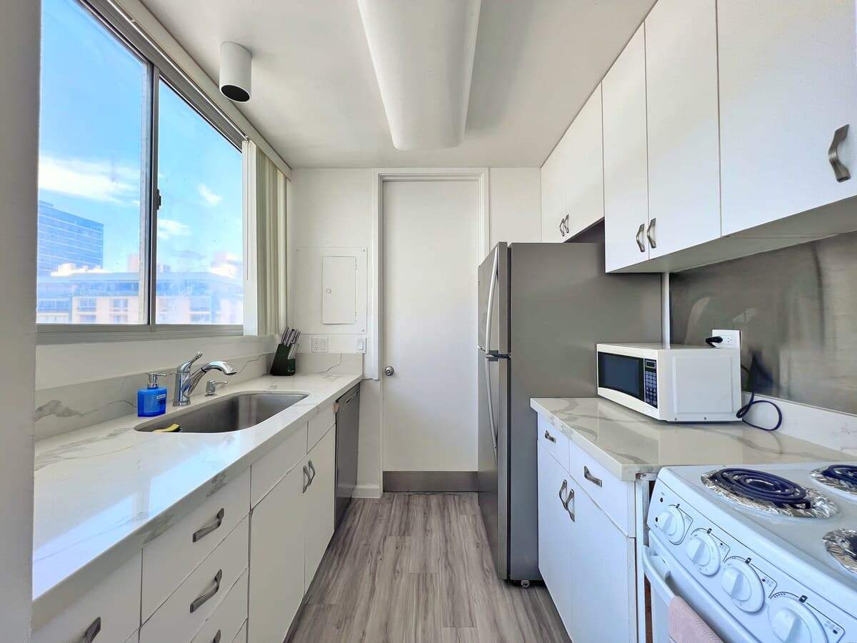 Condo in Honolulu · ★4.75 · 1 bedroom · 3 beds · 1 private bath - Photo 1