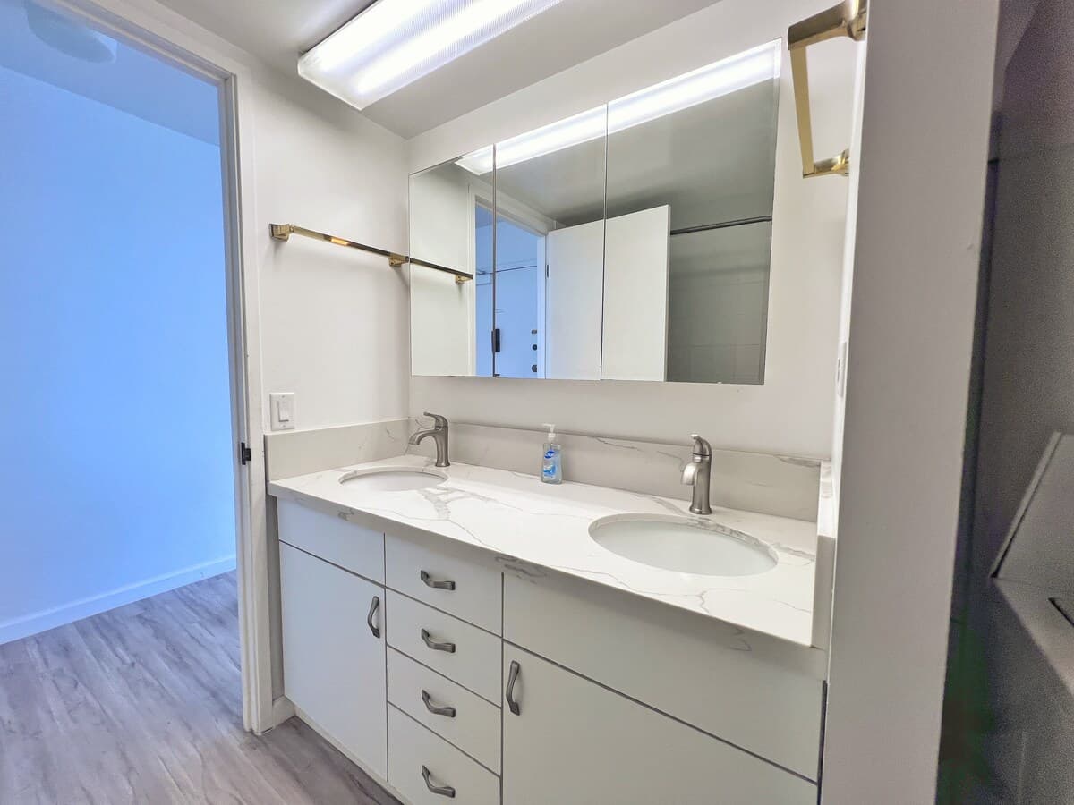 Condo in Honolulu · ★4.75 · 1 bedroom · 3 beds · 1 private bath - Photo 4
