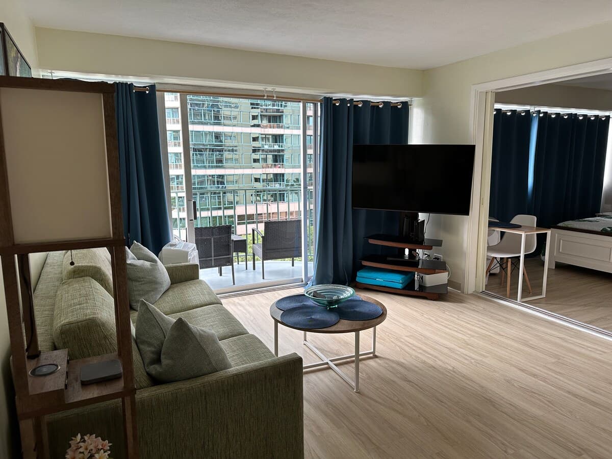 2 bedroom Waikiki apt sleeps 6 free parking - Photo 1