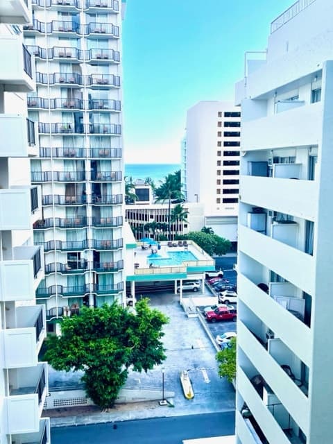 Condo in Honolulu · ★4.89 · Studio · 1 bed · 1 private bath - Photo 1