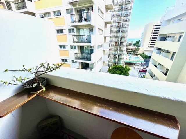Condo in Honolulu · ★4.89 · Studio · 1 bed · 1 private bath - Photo 2