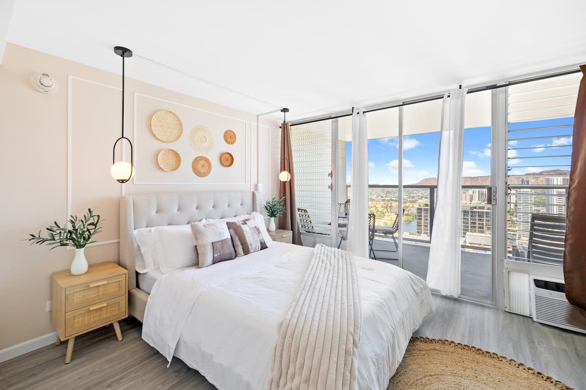 Condo in Honolulu · ★4.8 · 1 bedroom · 2 beds · 1 private bath - Photo 1