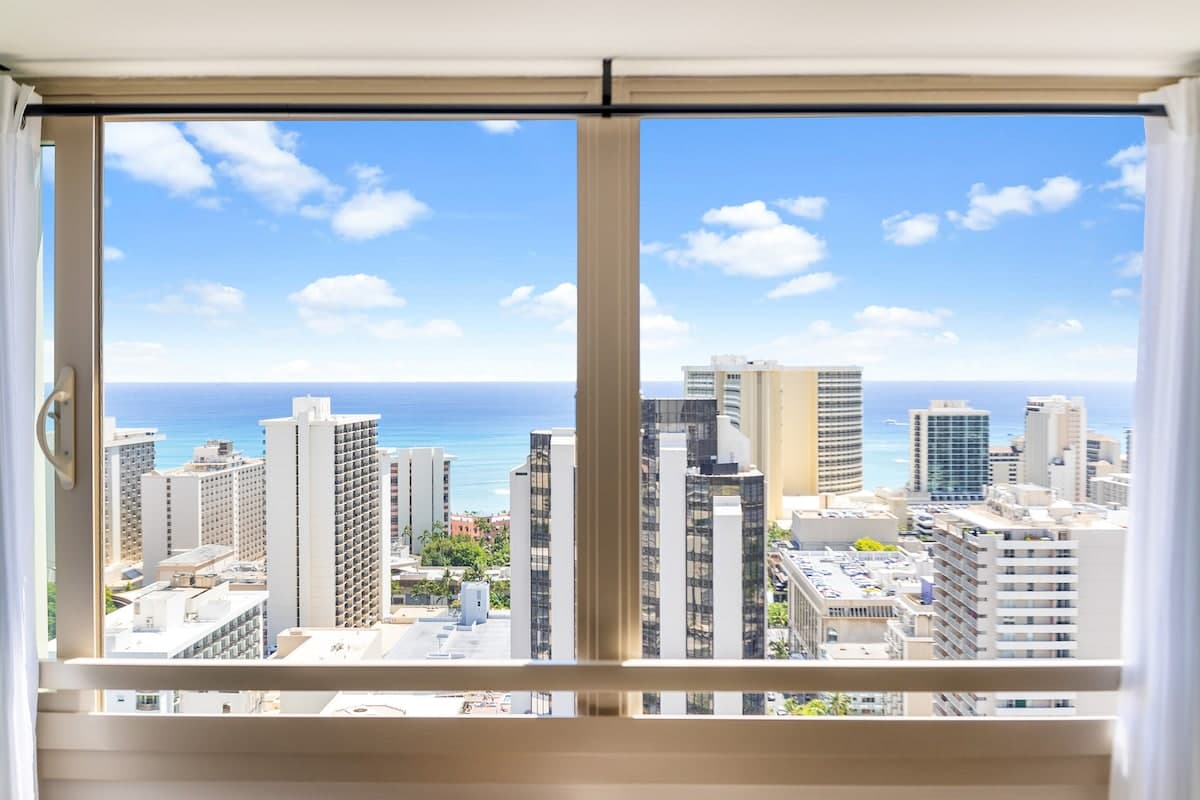 Condo in Honolulu · ★4.8 · 1 bedroom · 2 beds · 1 private bath - Photo 3