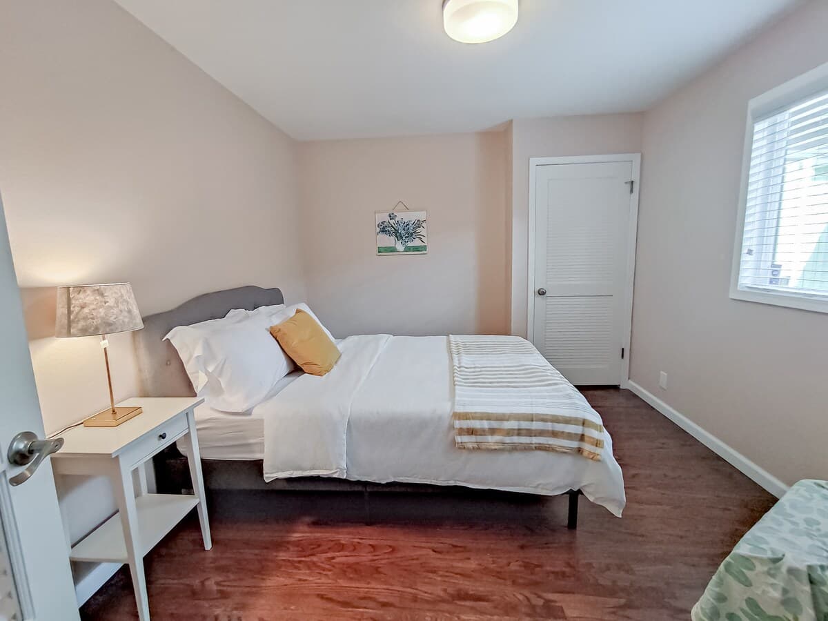 Tranquil King Suite with Private Kitchen & Baths - Photo 4